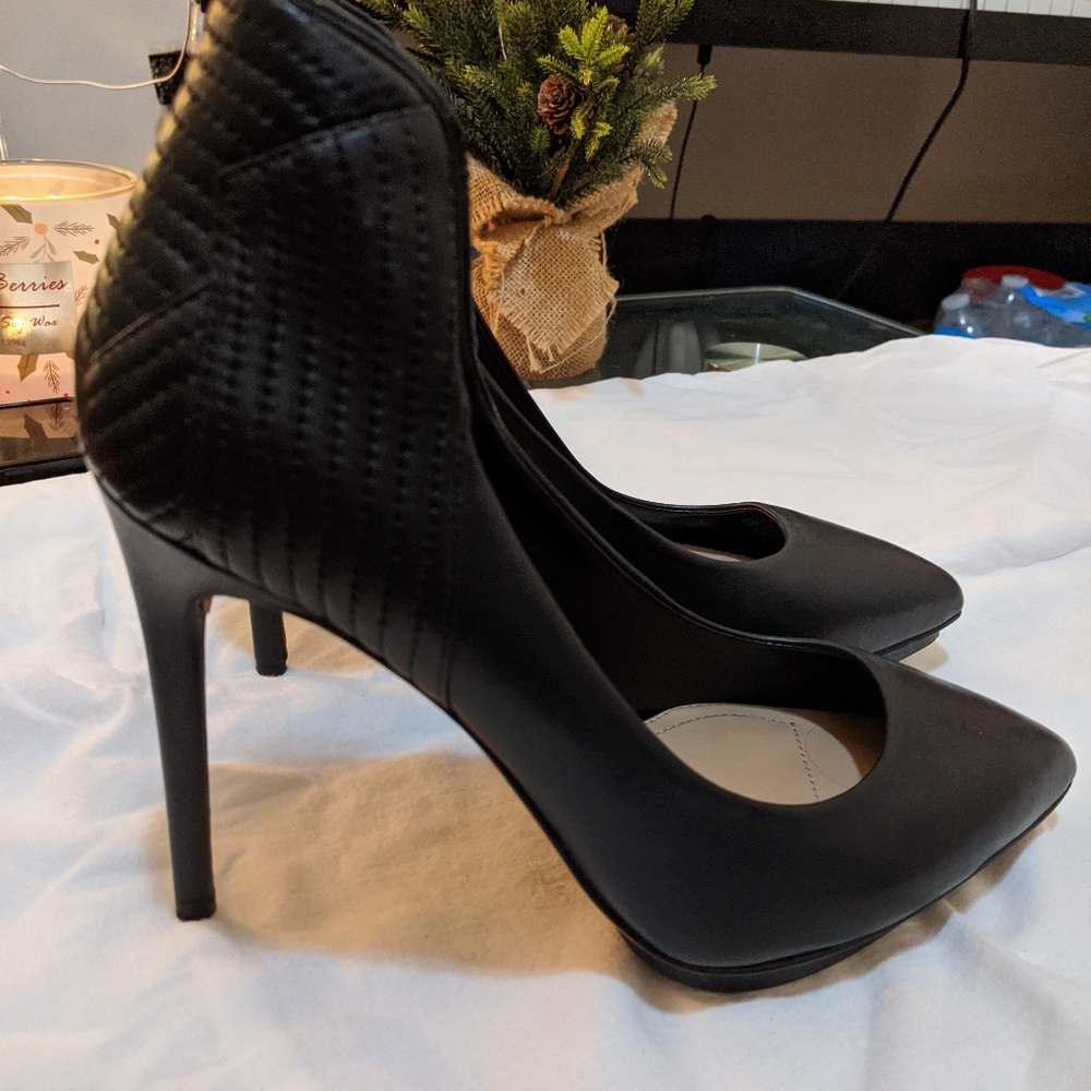 BCBGMAXAZRIA ankle high pump